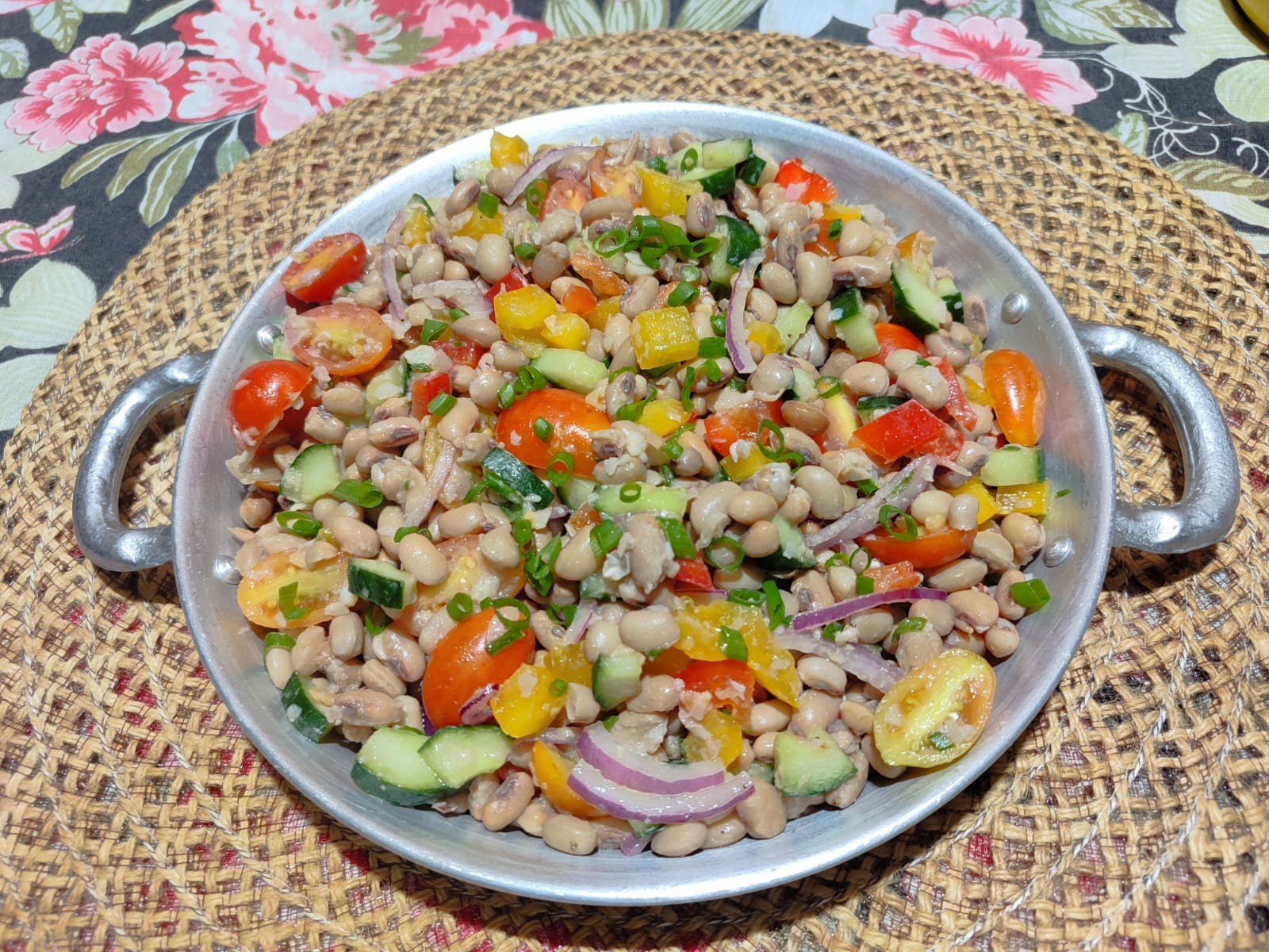 Salada de feijão-de-corda com legumes: receita do quadro Bom Que Só