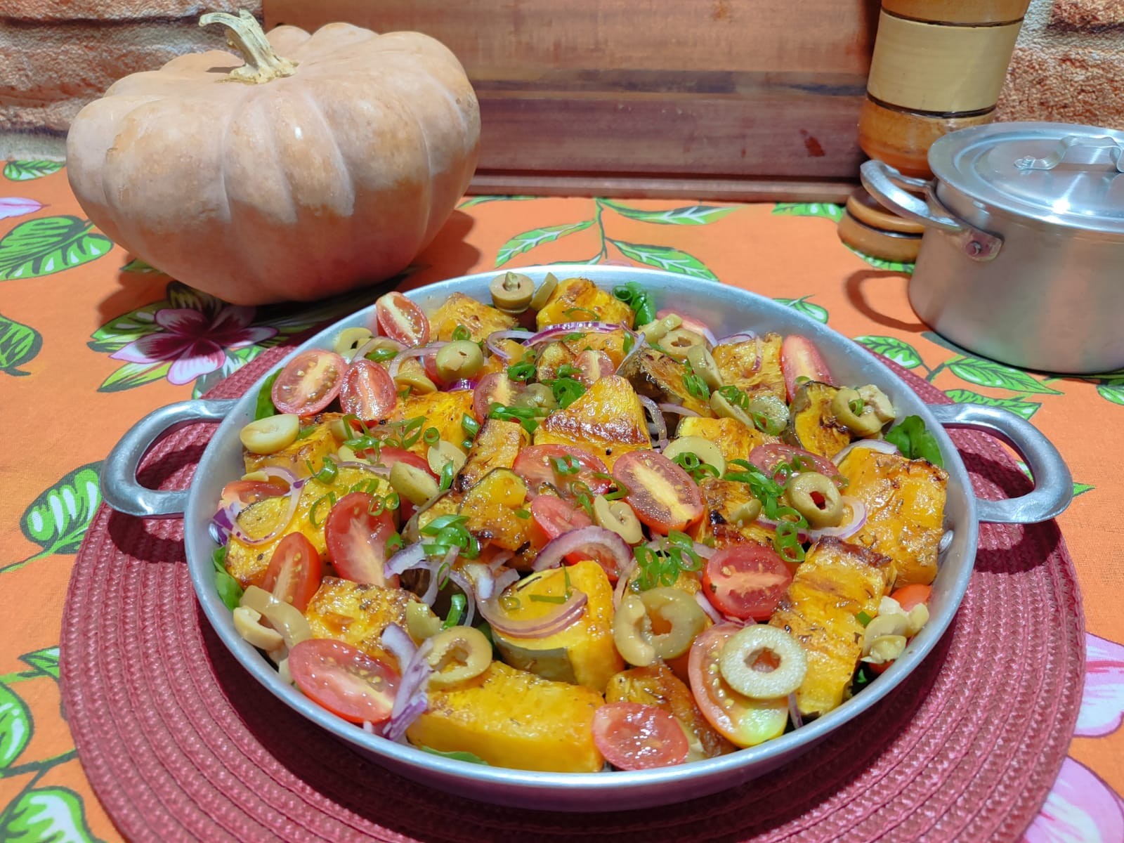 Receita de salada rústica de jerimum assado com molho agridoce