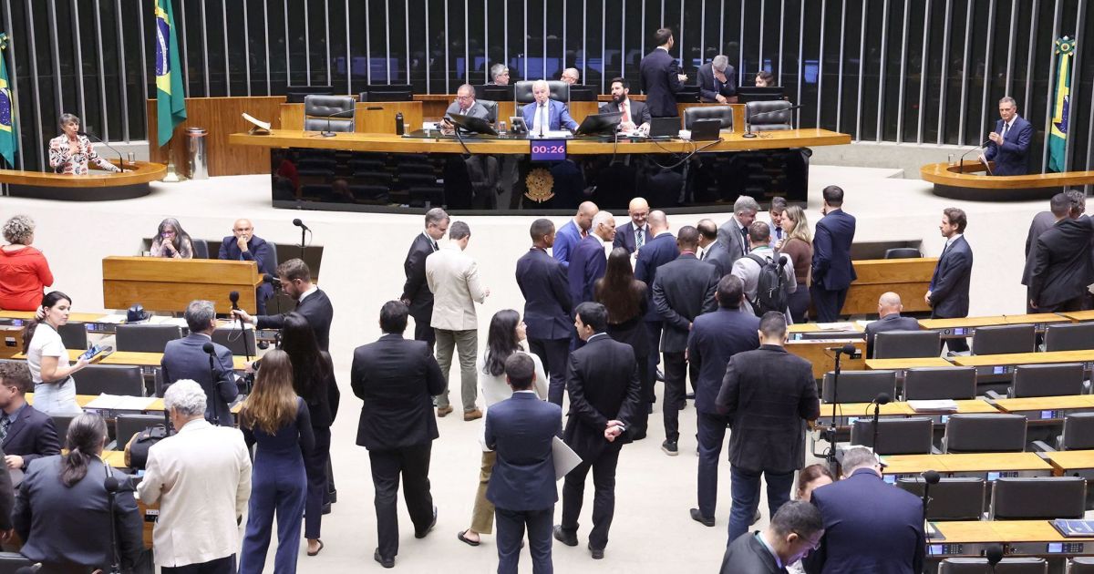 Abrasel critica aprovação da PEC 6x1 na Câmara como irresponsabilidade