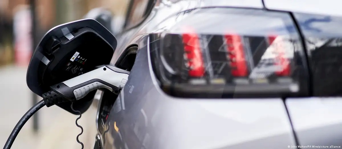 Baterias de carros elétricos enfrentam escrutínio sobre sustentabilidade e ética