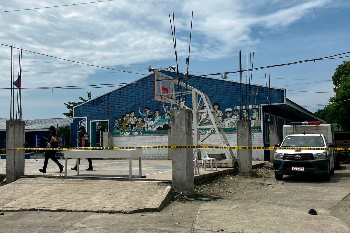 Dois estudantes abrem fogo em escola nas Filipinas, matando três colegas