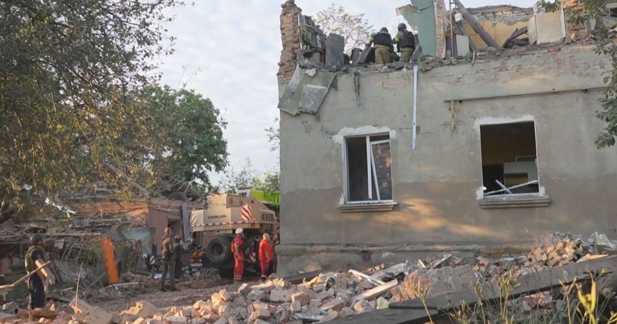 Rússia atinge área residencial em Kharkiv, matando um e ferindo nove