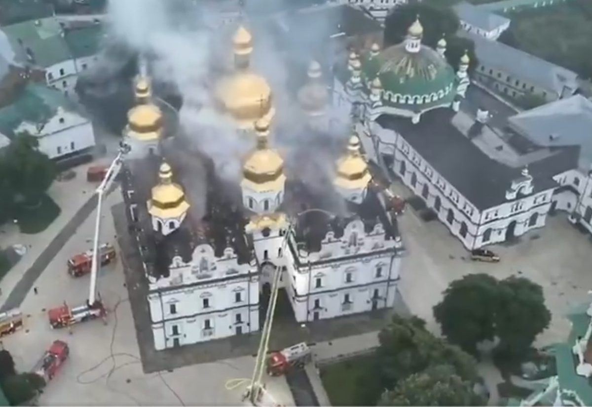 Ataque russo danifica Catedral da Dormição em Kiev; nove mortos em ofensiva