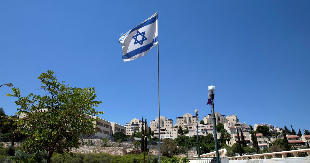 Israel intensifica ofensiva e bombardeia leste do Líbano em meio a cessar-fogo frágil