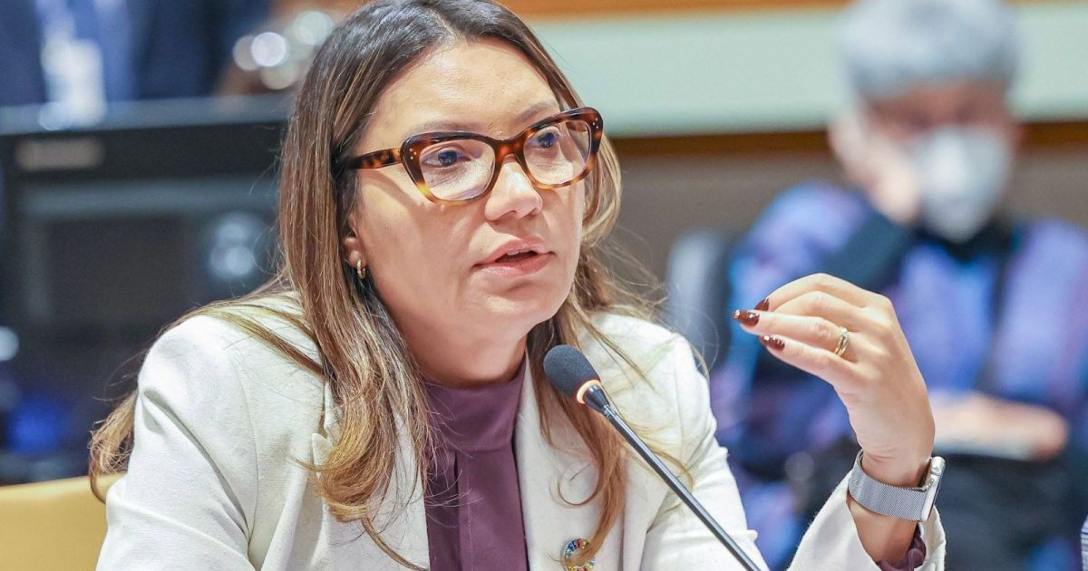 Janja e Padilha alertam sobre perigo de ingerir detergente Ypê