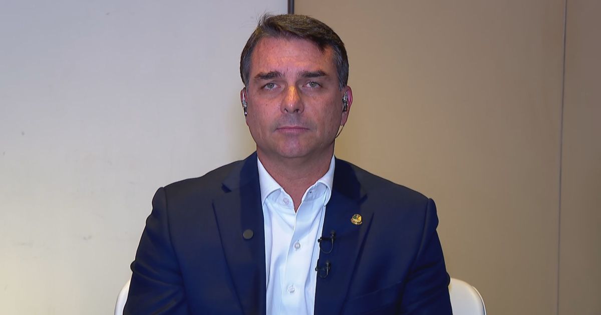 Brasileiros veem Flávio Bolsonaro ligado a fraudes, revela Atlas