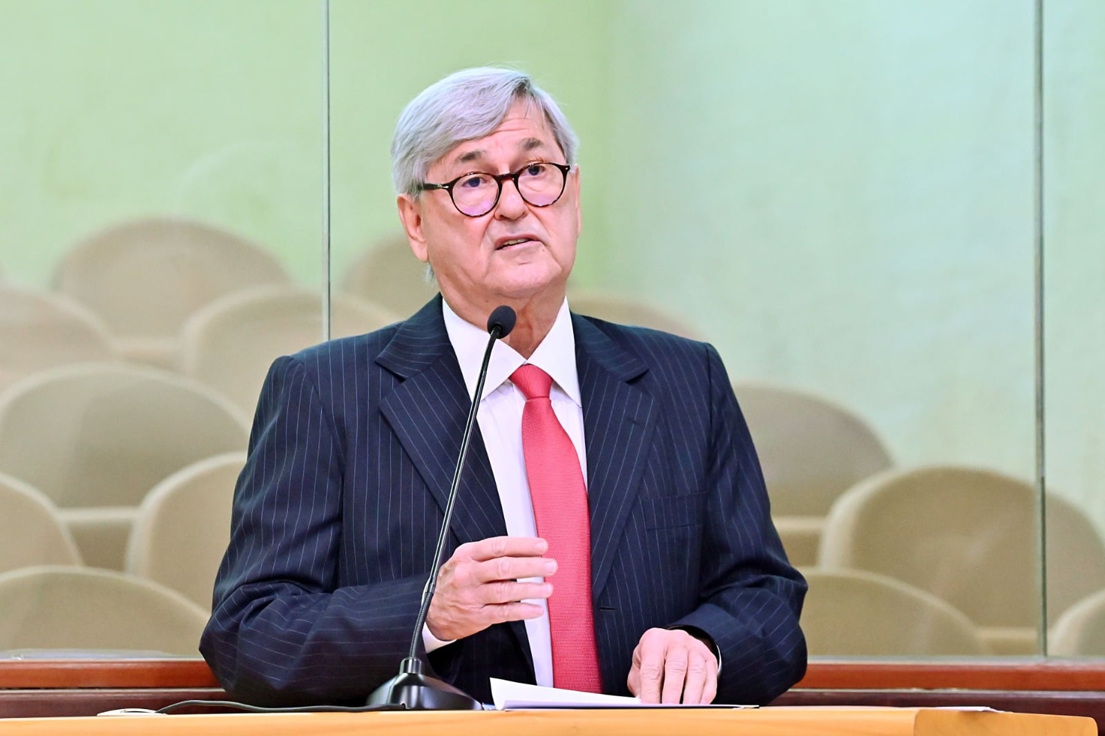Deputado cobra R$ 212 milhões em repasses atrasados do Governo do Estado para municípios