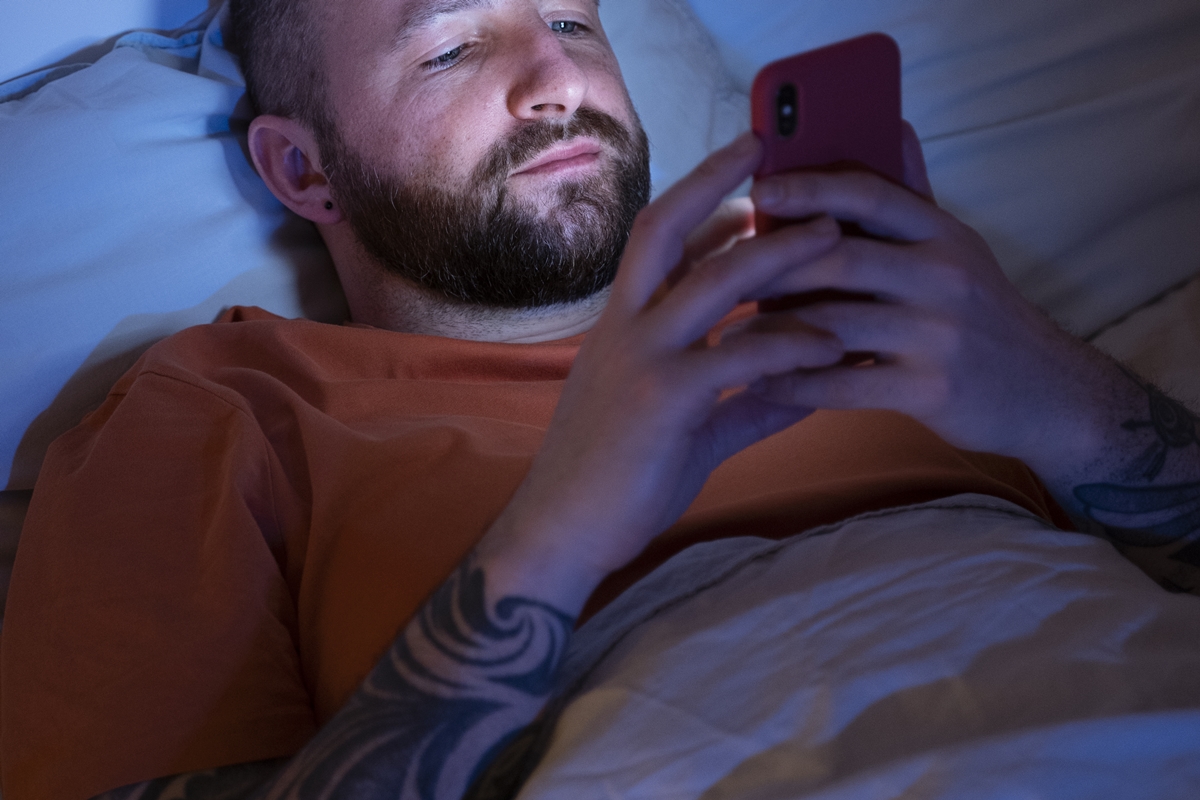 Atrofia da atenção: conciliar tarefas com celular prejudica cognição, alertam especialistas