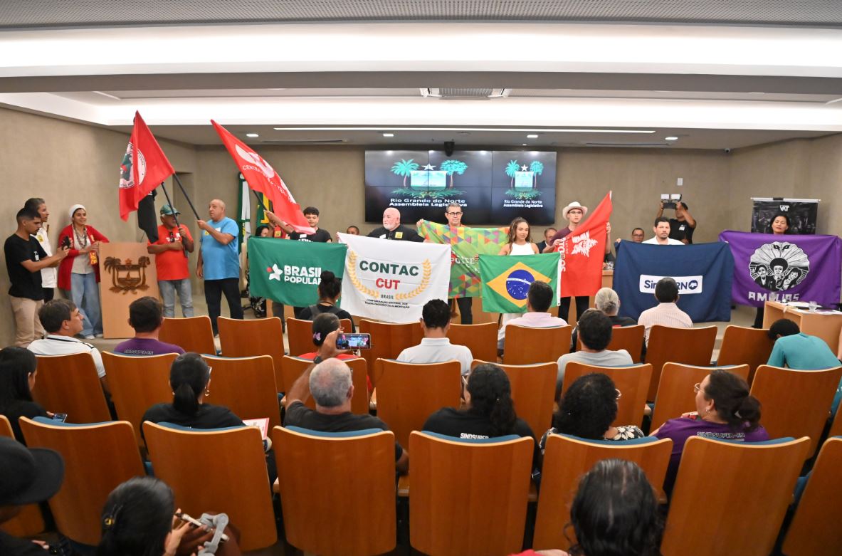 Trabalhadores do RN pressionam por jornada mais humana na ALRN