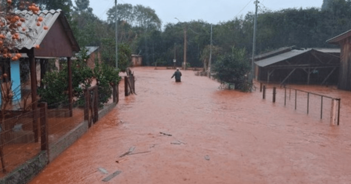 Fortes temporais causam estragos e suspensão de aulas no RS