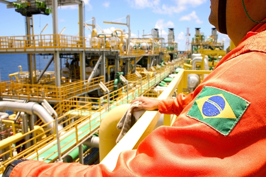 Criminosos aplicam golpes com falsas vagas de emprego e concursos no setor de petróleo