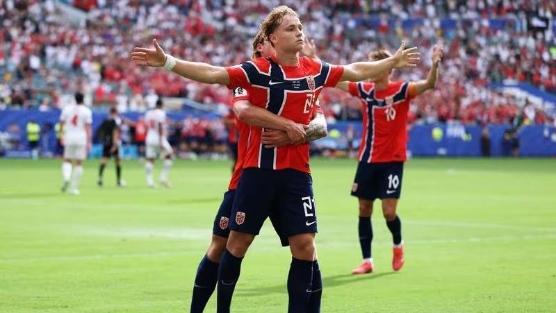 Passado de Andreas Schjelderup ganha destaque após gol pela Noruega