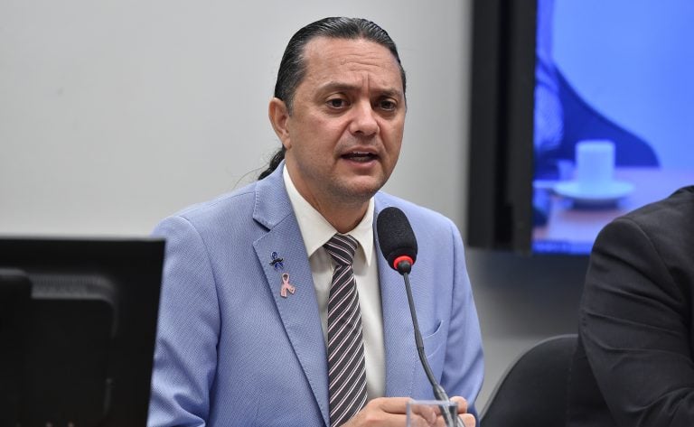 Comissão da Câmara dos Deputados aprova exigência de antecedentes criminais para cuidadores de idosos