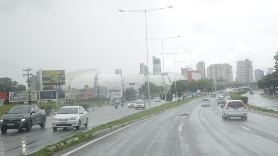 Natal registra mais de 100 mm de chuva na madrugada desta quarta-feira