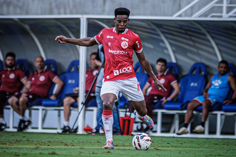 Volante Wagner Balotelli denunciado no STJD após expulsão em jogo do Santa Cruz