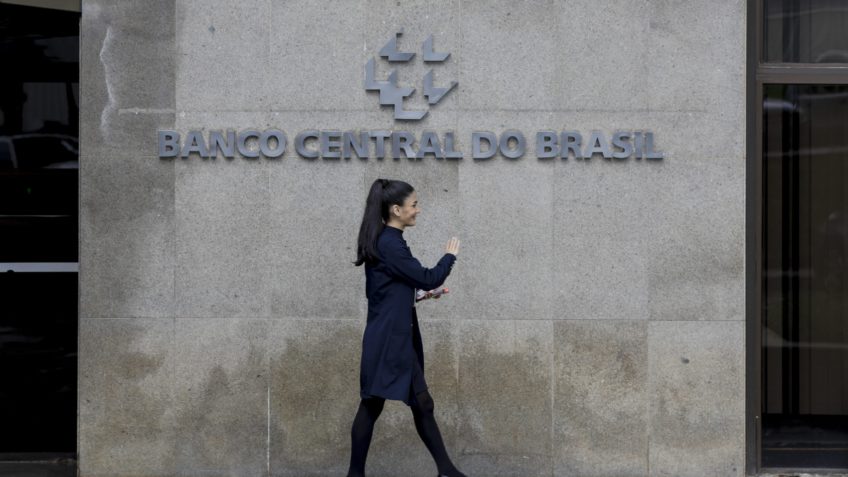 Banco Central exige cautela para juros diante de crise global