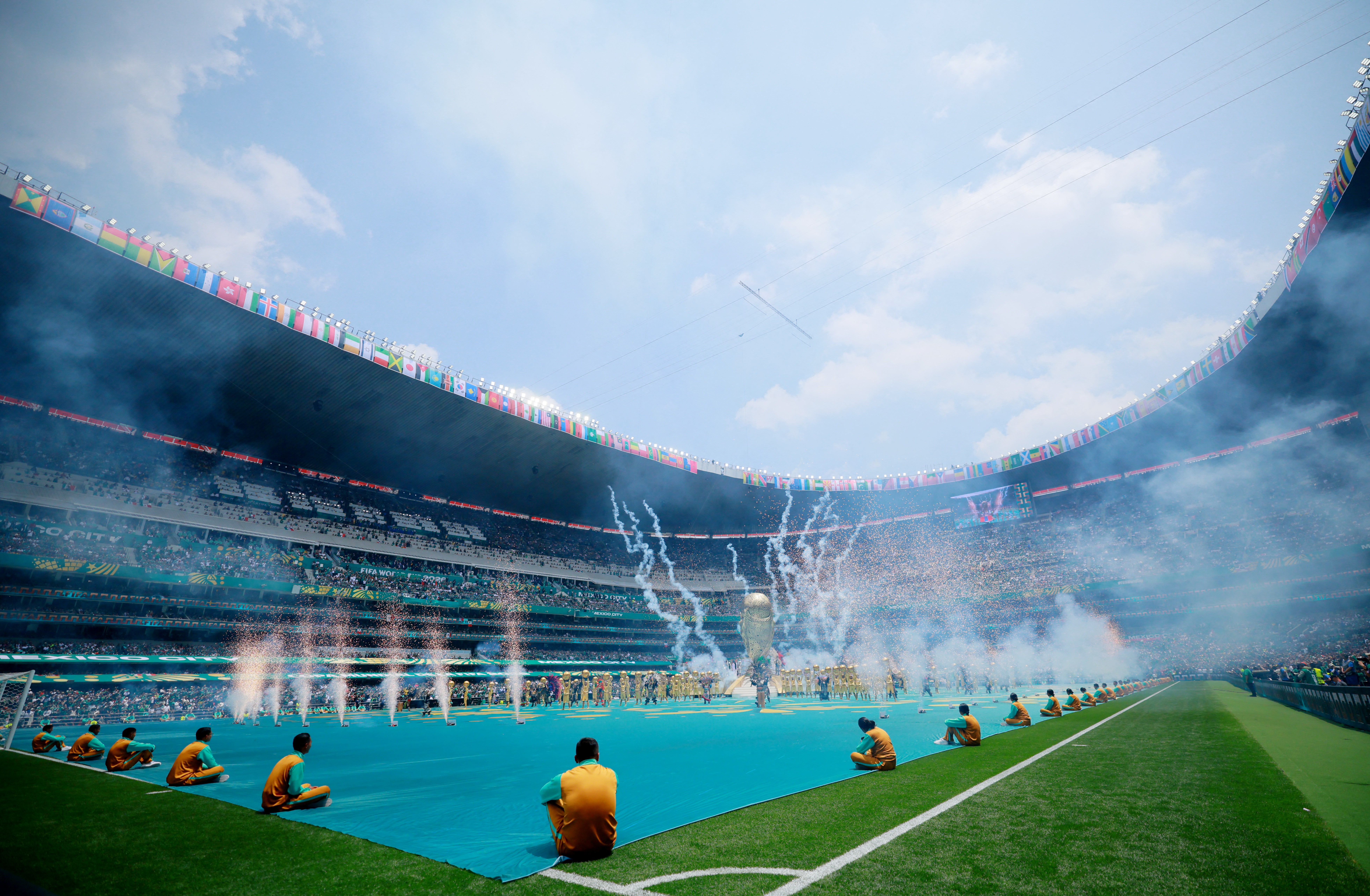 Bandeira palestina hasteada no Estádio Azteca durante abertura da Copa do Mundo 2026