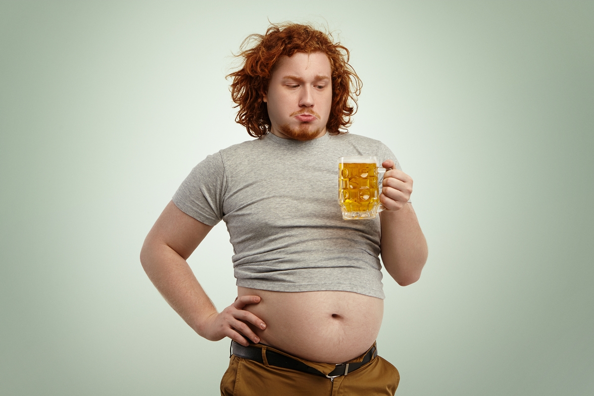 Barriga de chopp pode indicar risco silencioso à saúde