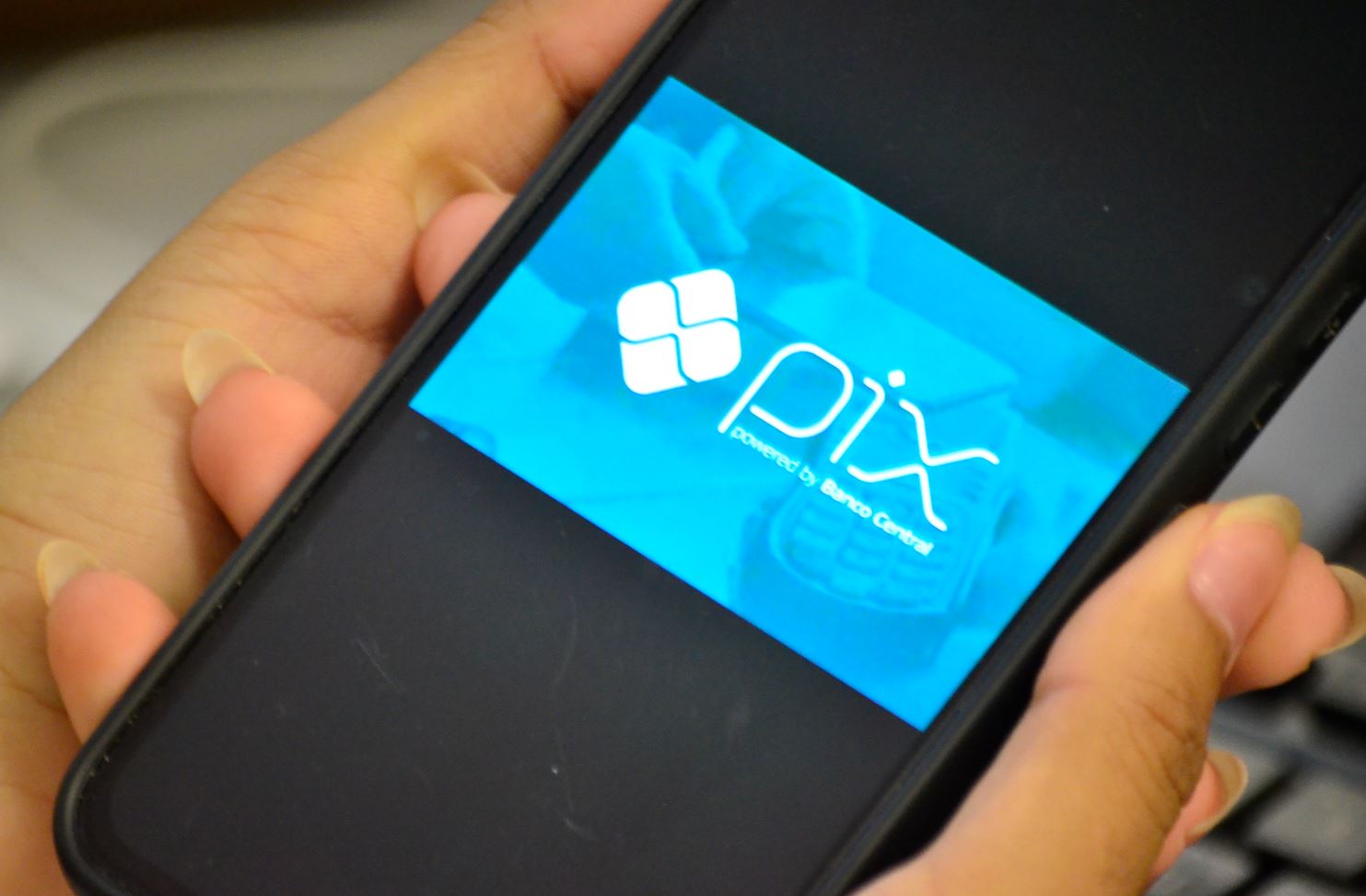 Banco Central elimina limite diário do Pix por aproximação