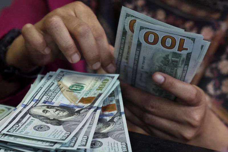 Banco Central injeta até US$ 1 bilhão no mercado em novos leilões
