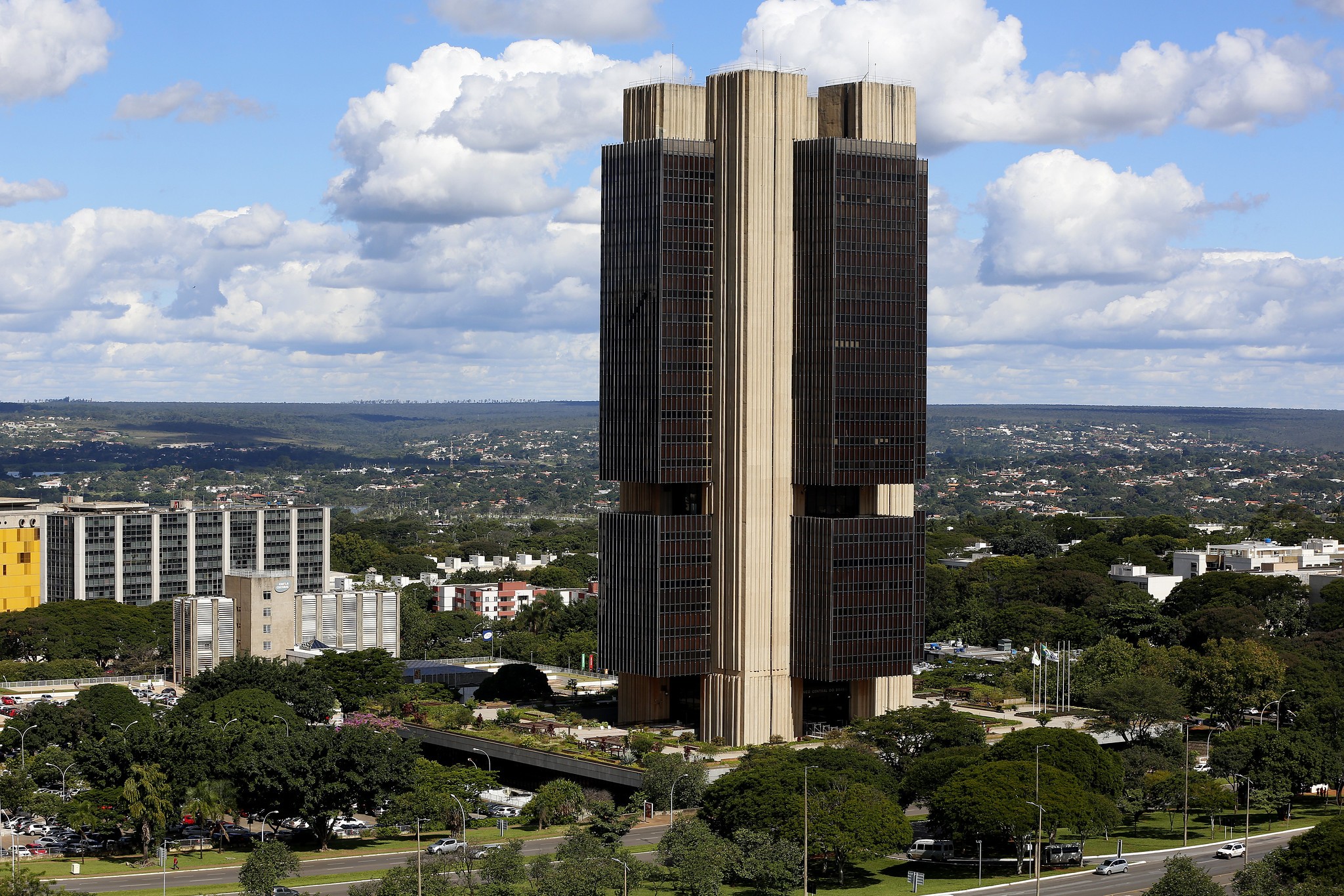 Banco Central prevê inflação acima da meta até fim de 2026 e admite nova carta aberta