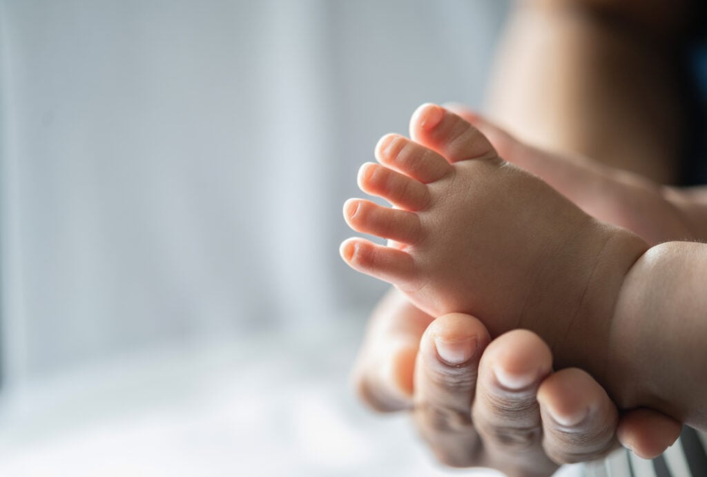Pai atropela e mata filho de 1 ano durante manobra em Chapecó