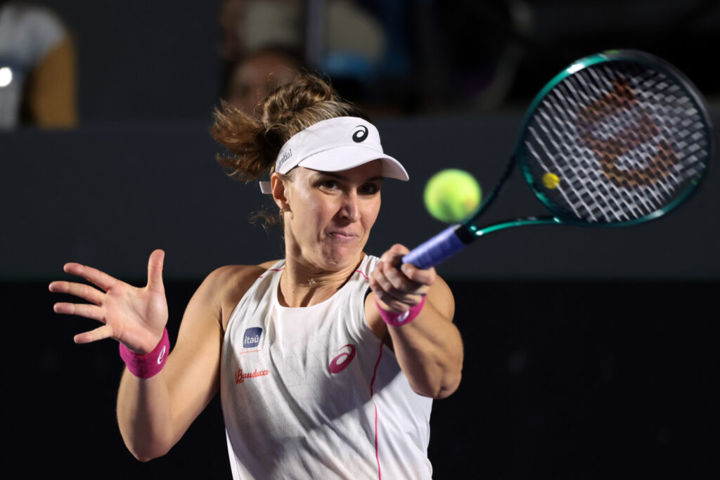 Bia Haddad sufre virada e é eliminada na estreia de Roland Garros