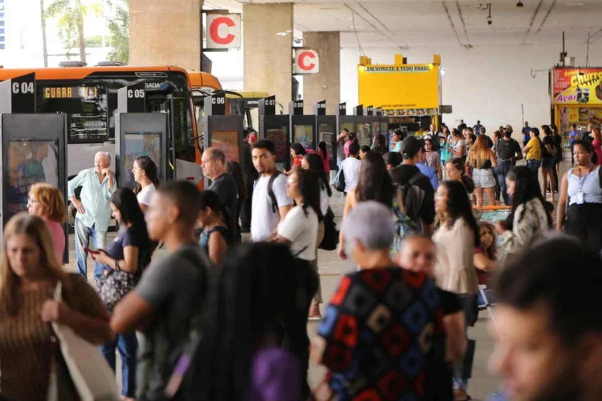 Brasileiros exigem fim da escala 6×1
