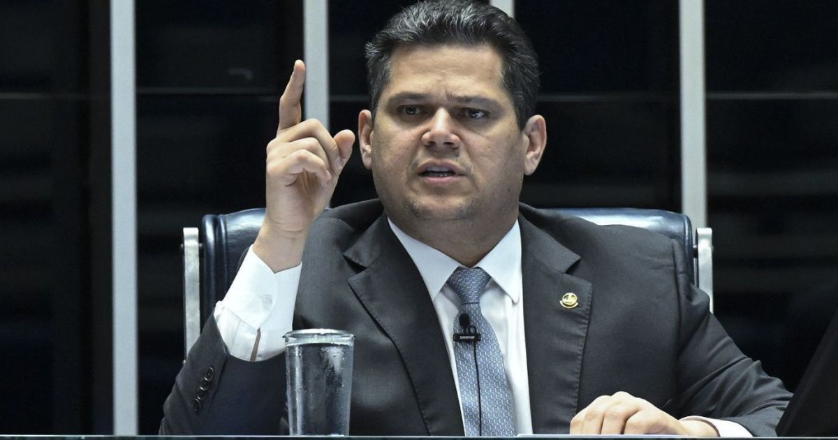 Davi Alcolumbre aciona jurídico para avaliar suspensão de decretos de Lula sobre Marco Civil da Internet