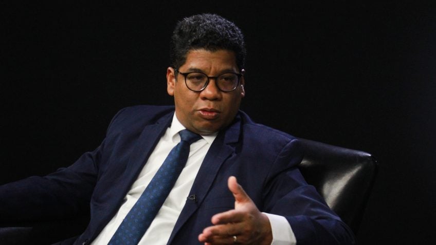 Bloqueio energético de Estados Unidos dobra mortalidade infantil em Cuba, denuncia embaixador Víctor Cairo