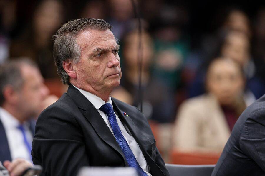 Ex-presidente Jair Bolsonaro tem soluços agravados e medicação ajustada