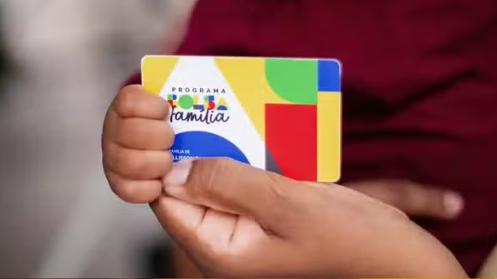 Bolsa Família, BPC e mais: famílias que recebem de programas sociais têm renda per capita até 70% menor, mostra IBGE