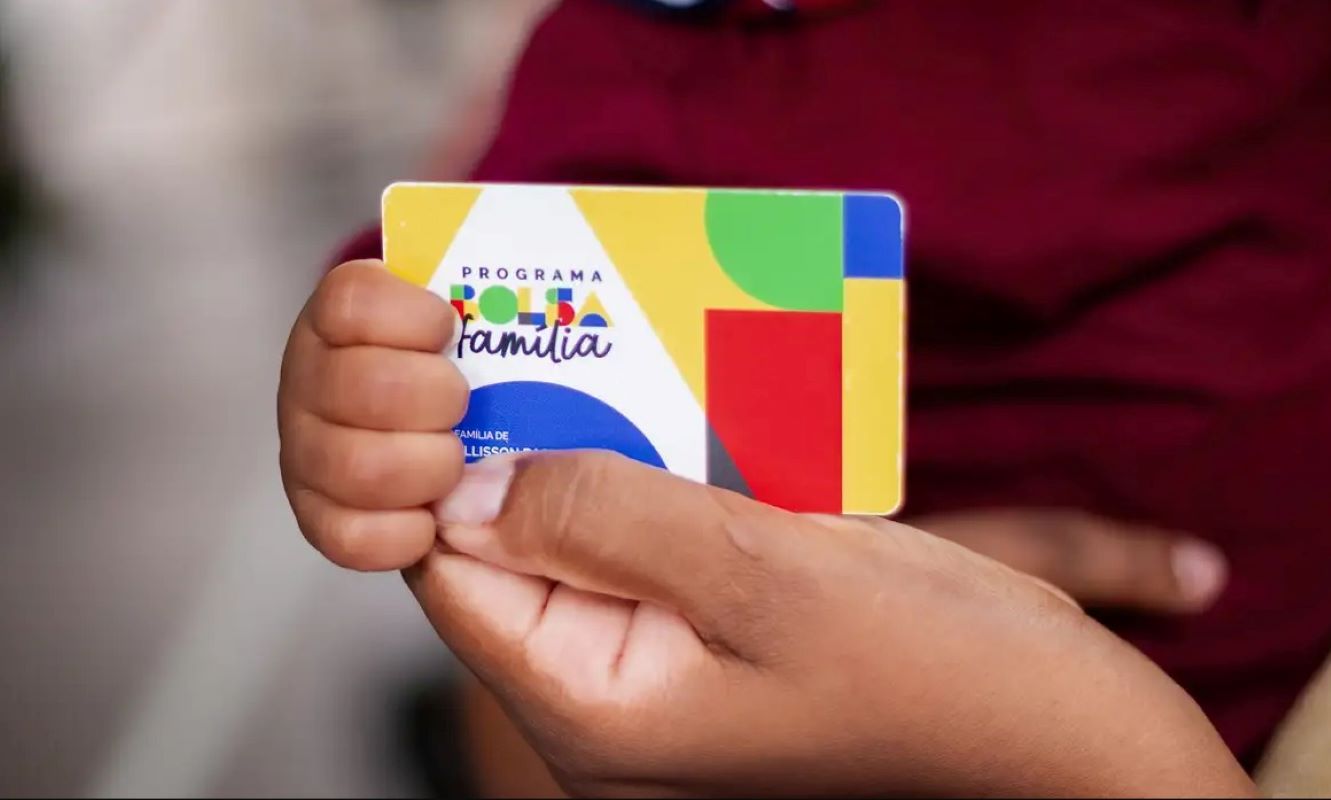 Governo antecipa Bolsa Família de maio para áreas em crise