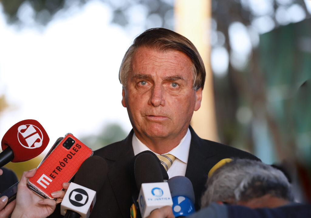 Jair Bolsonaro reafirma Flávio Bolsonaro como seu porta-voz oficial