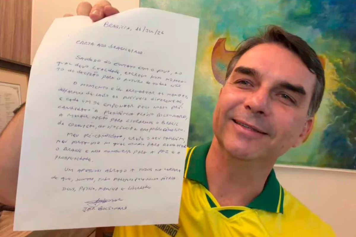 Alexandre de Moraes suspende visitas de Flávio a Jair Bolsonaro