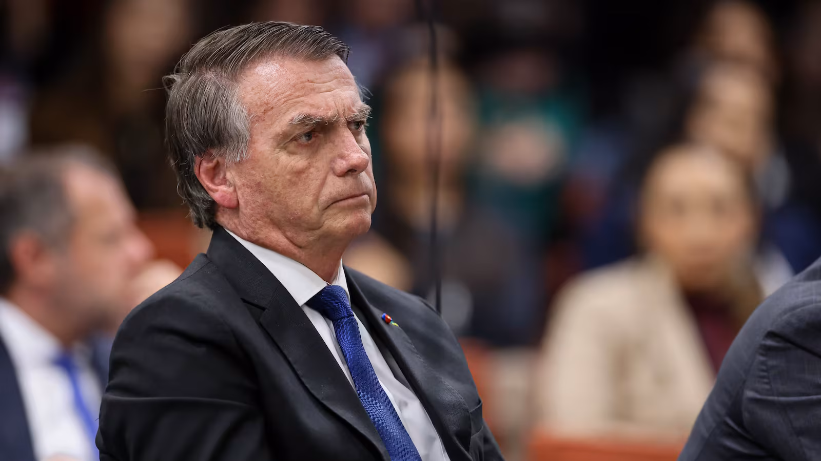 Jair Bolsonaro opta por não reduzir pena com leitura, apesar de autorização do STF