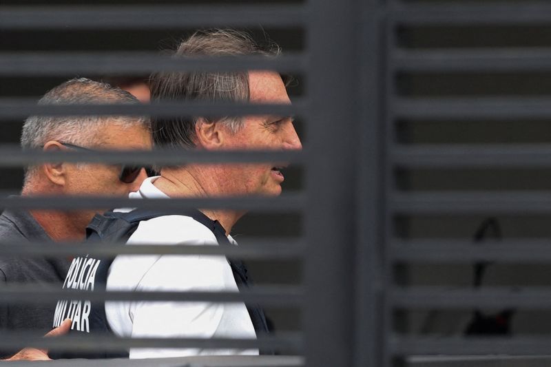 Jair Bolsonaro solicita autorização ao STF para consulta odontológica