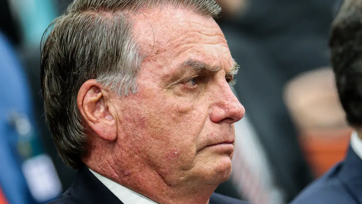 Bolsonaro recebe alta médica pós-cirurgia