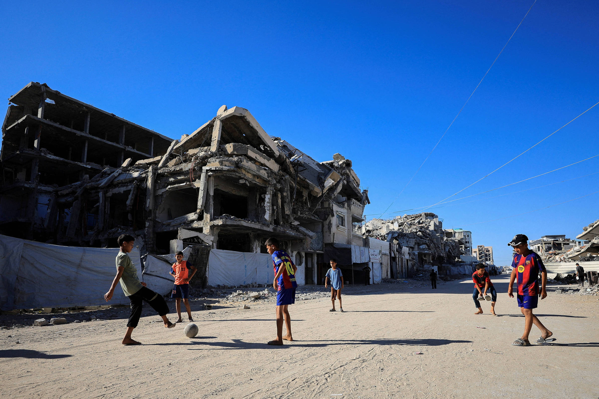 Estudo aponta perda de US$ 2,6 bilhões em Gaza no primeiro ano de guerra devido a bombardeios de Israel