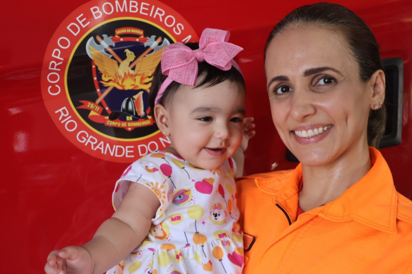 Bombeiras do RN: a dupla jornada de salvar vidas e educar filhos
