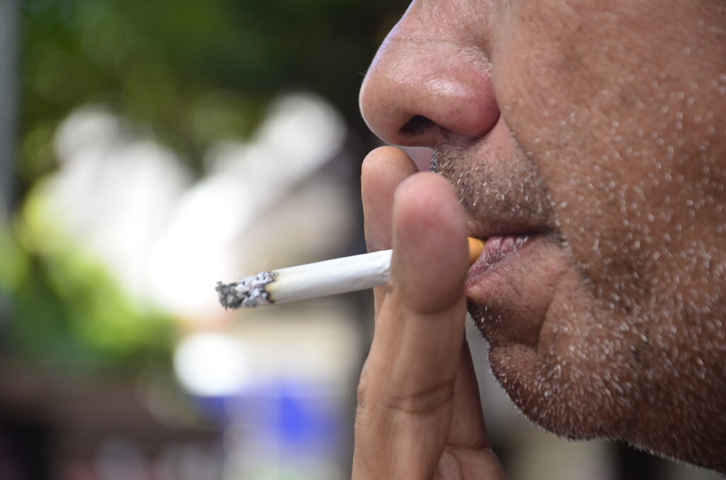 Brasil atinge metas contra tabaco, mas obesidade e doenças crônicas seguem em alta, aponta estudo