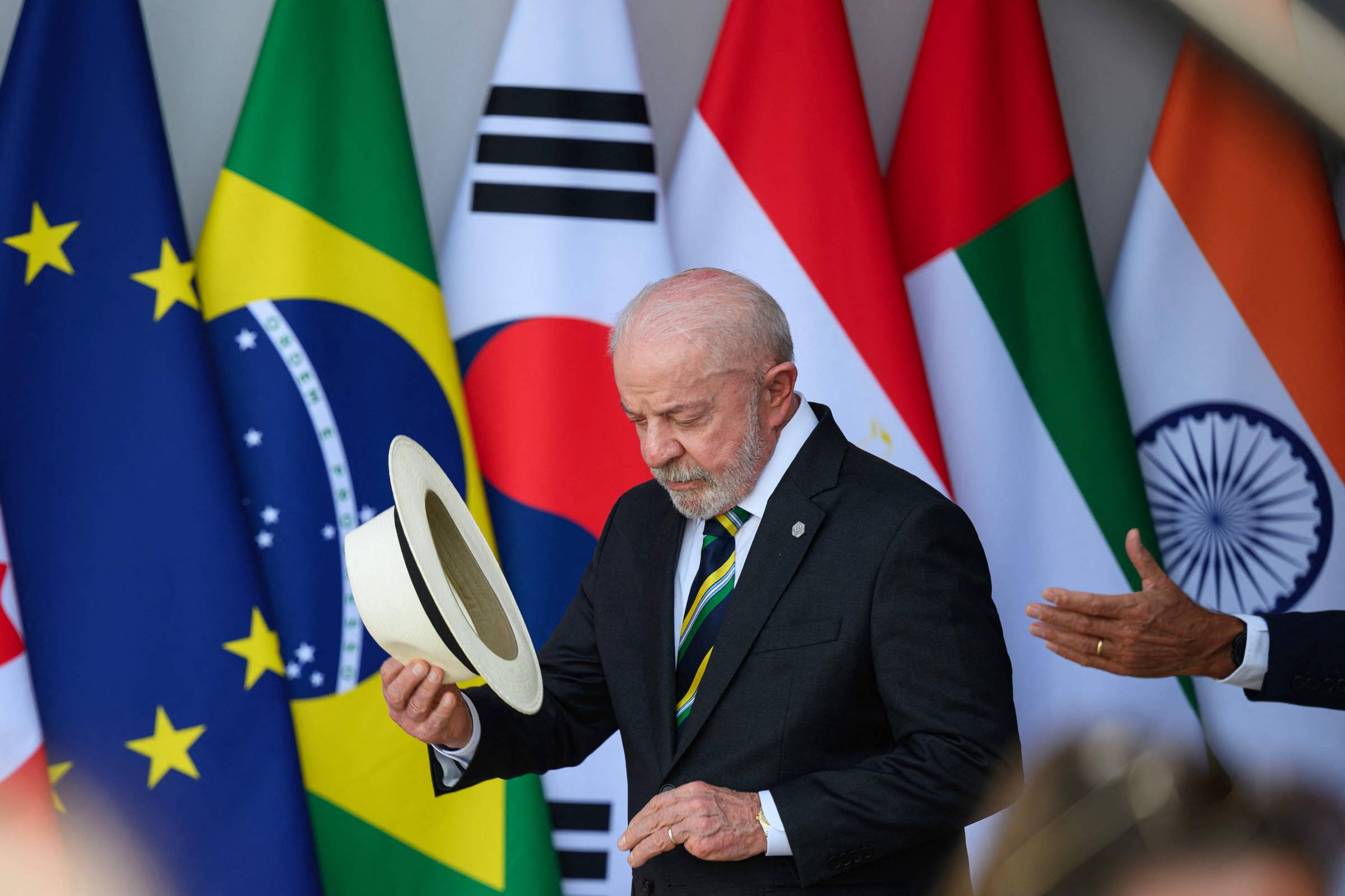 Brasil diverge de potências do G7 e questiona textos moldados para agradar Trump
