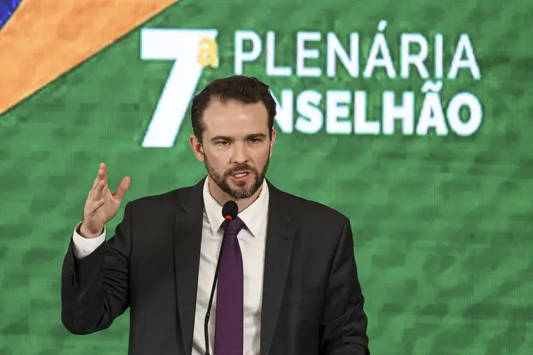 Dario Durigan defende soberania brasileira e o Pix contra interferências globais