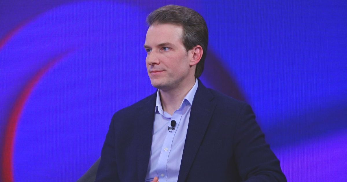 CEO da Crown defende stablecoin lastreada em real para pagamentos agênticos globais