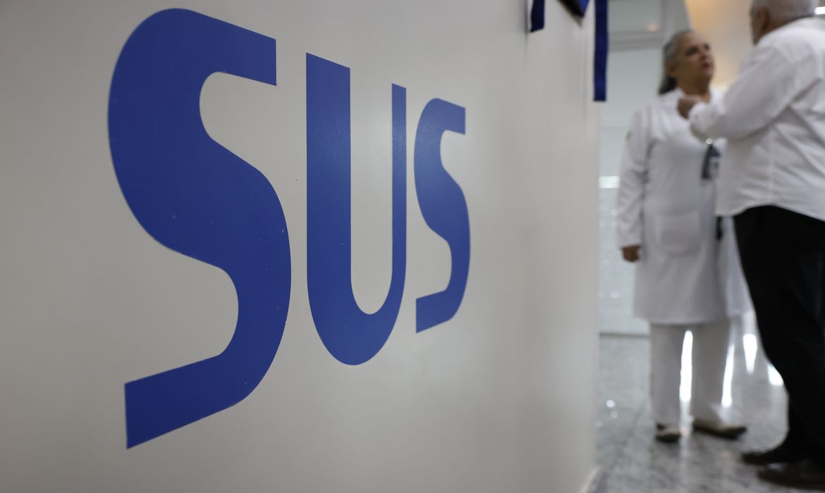 Brasil registra 5 mil casos anuais de fissura labiopalatina, alertando para desafios no SUS