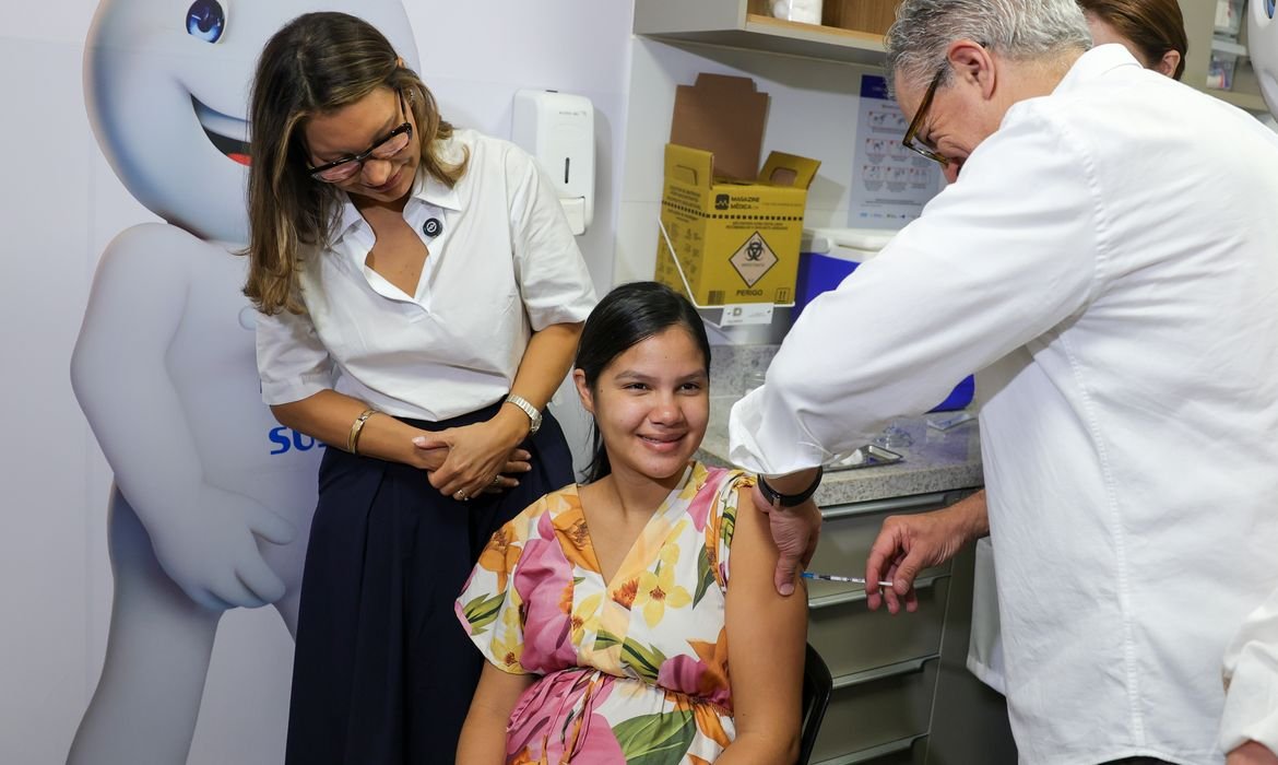 Brasil vacina 1 milhão de gestantes e protege bebês da bronquiolite