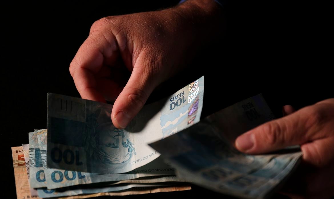 Brasileiros sacaram R$ 482,8 milhões em valores esquecidos no sistema financeiro em abril