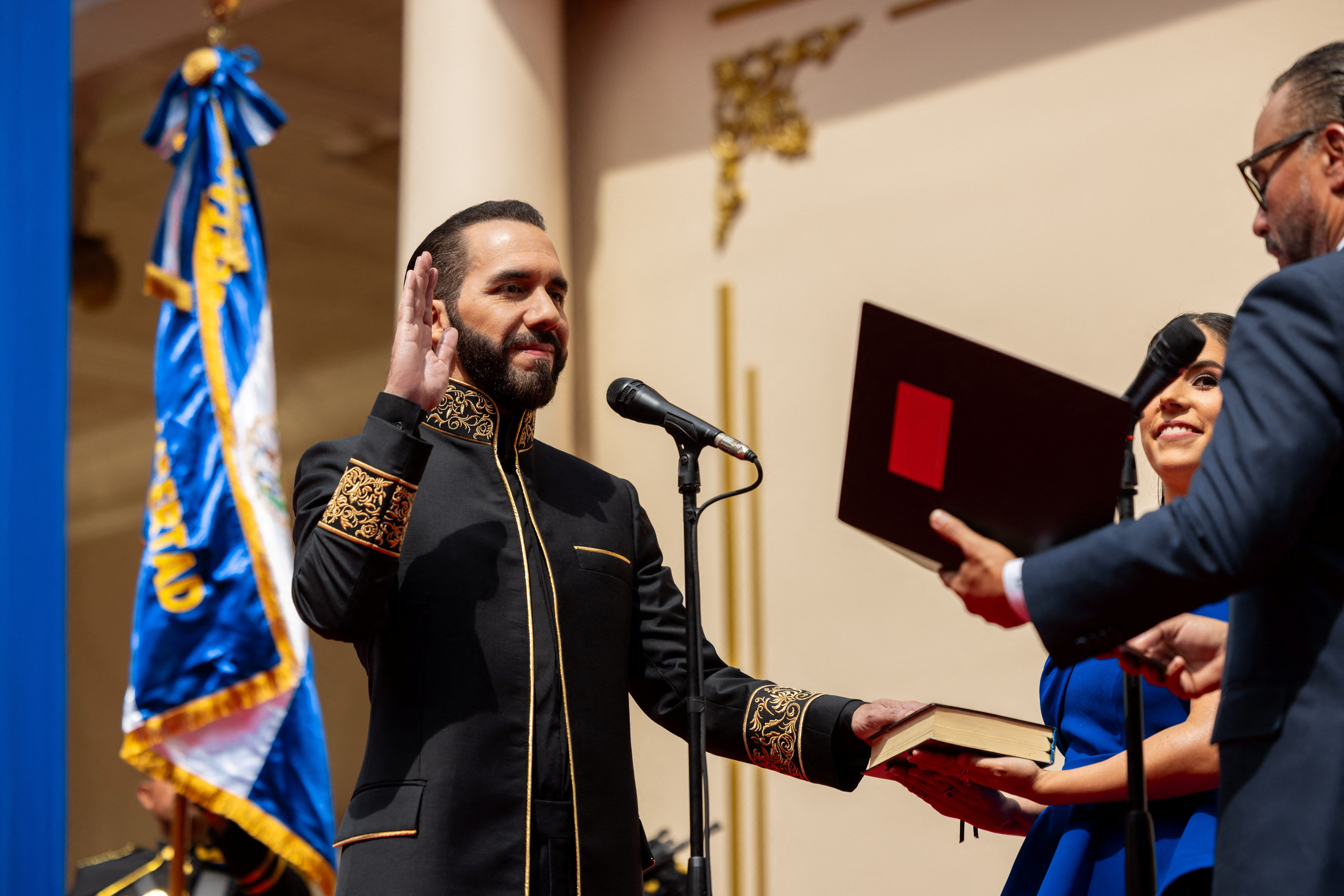 Nayib Bukele formaliza candidatura para permanecer no poder em El Salvador até 2033