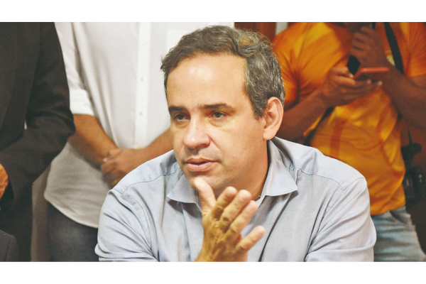 Cadu Xavier ataca Allyson Bezerra por "chapéu enganador"