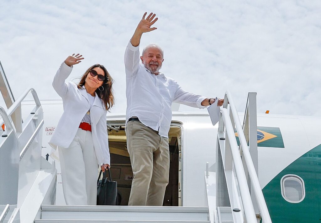 Câmara aprova projeto que veta sigilo sobre gastos de viagens de autoridades